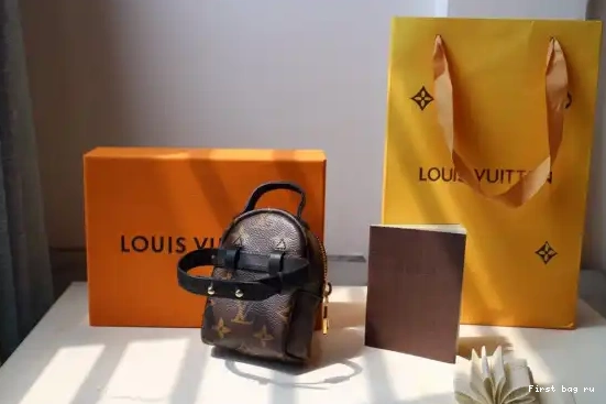 First bag ru WRIST BAG LOUIS VUITTON 0430